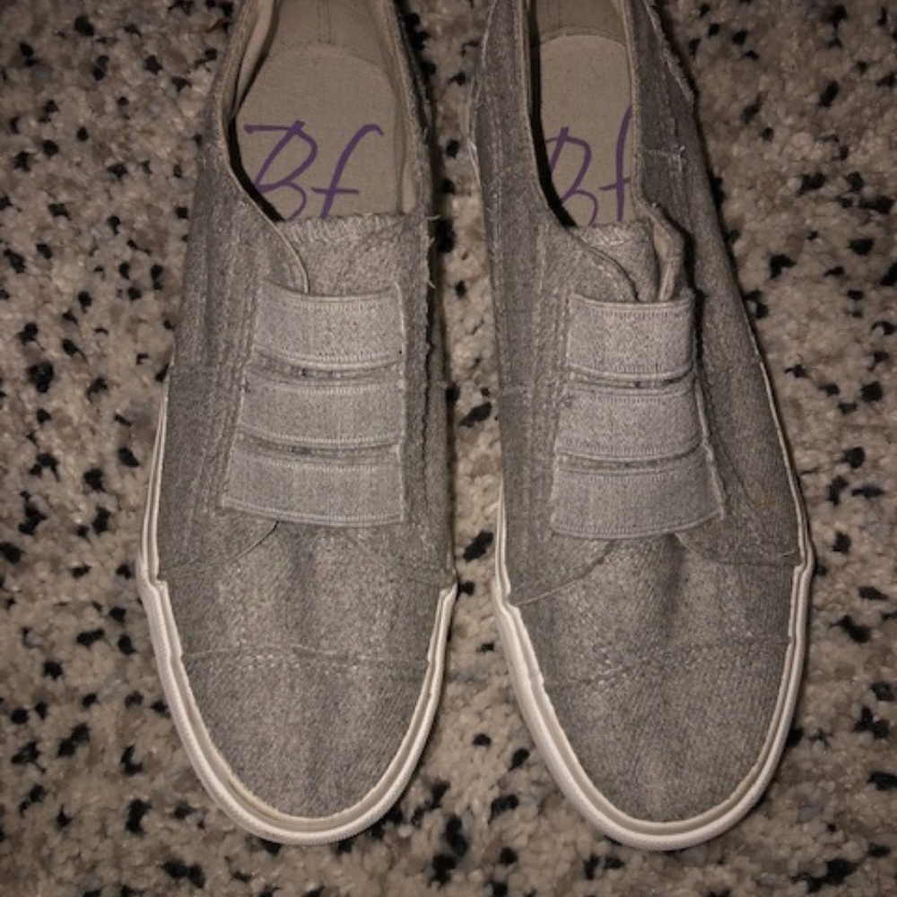 NWOT BLOWFISH MAURA SNEAKER FLAT TENNIS SHOE